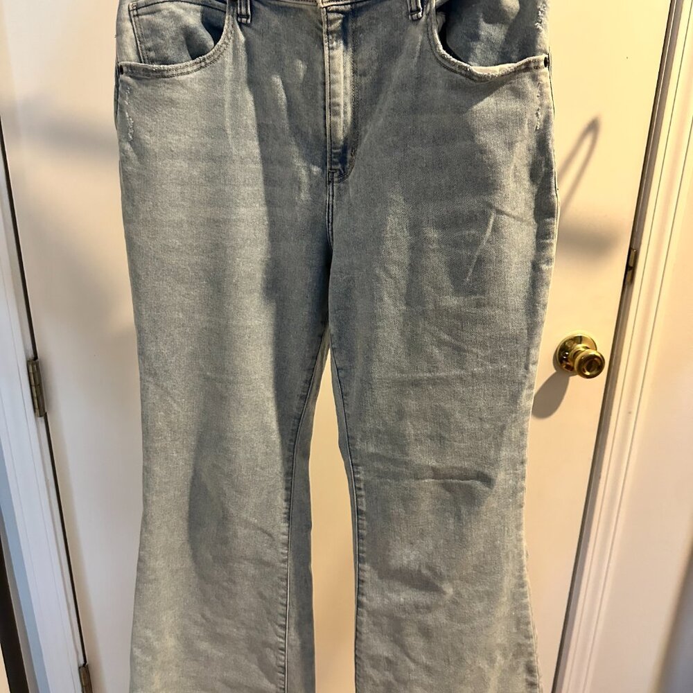 Abercrombie & Fitch The Flare Ultra High Rise Jean - Picture 3 of 5